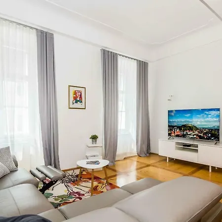 Elegant Central Apartment Ljubljana Exterior photo