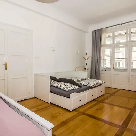 Elegant Central Apartment Ljubljana Exterior photo