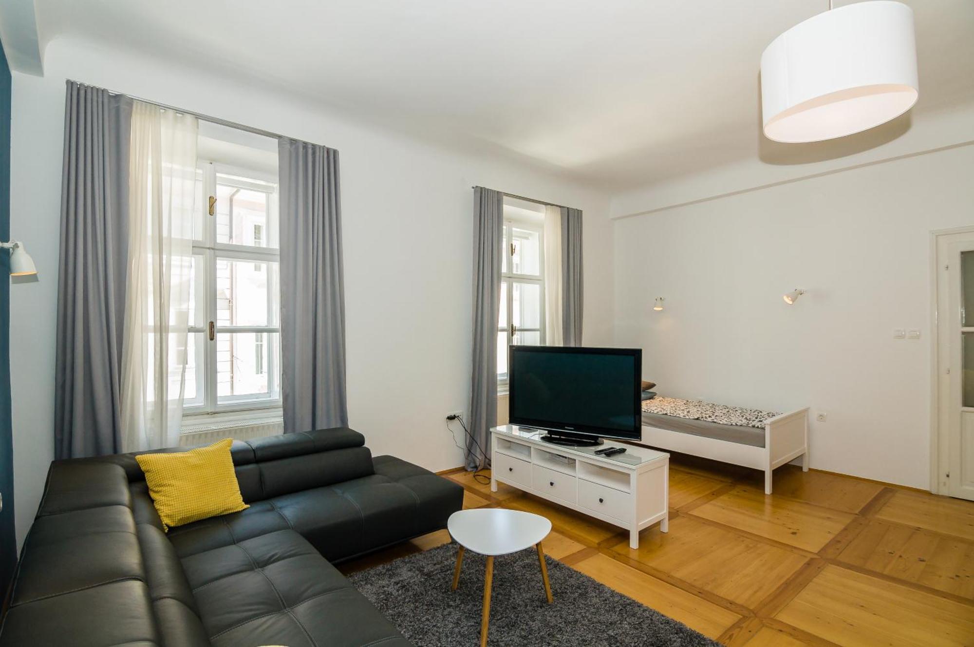 Elegant Apartment *